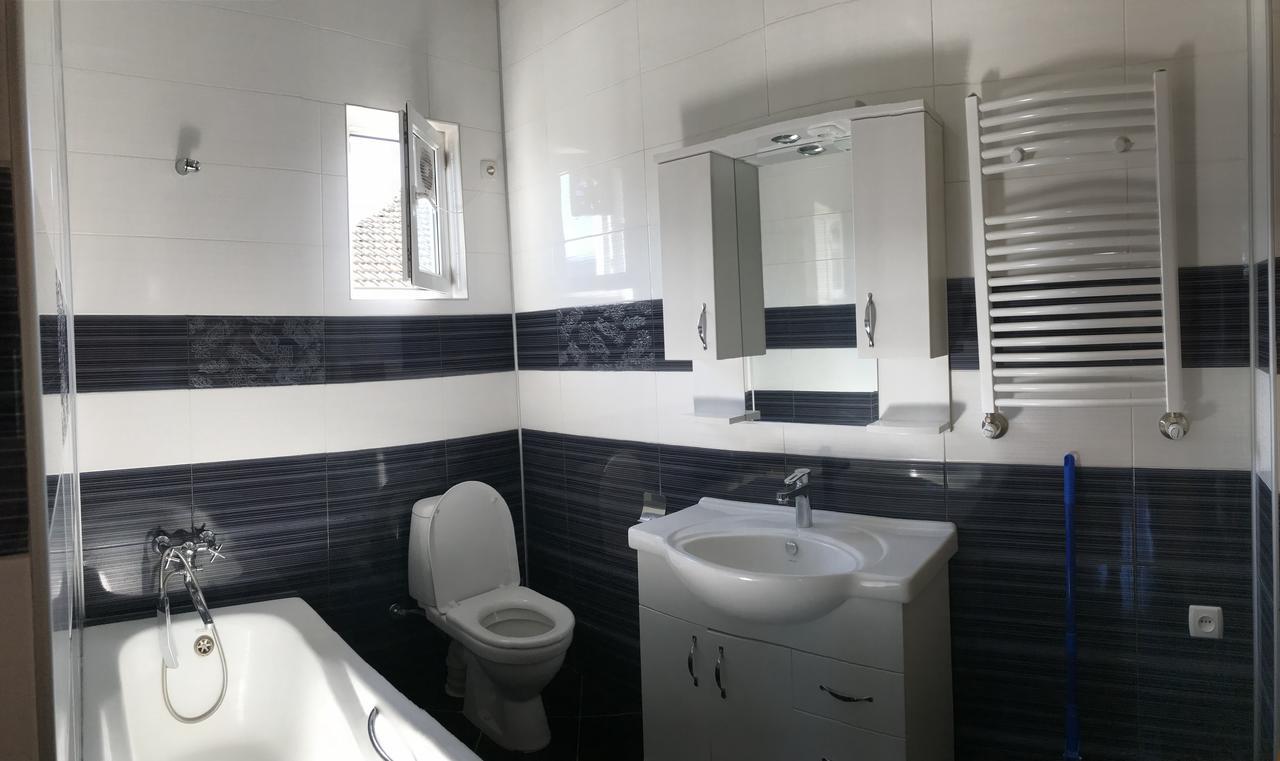 Bajo Guest House Kutaisi Esterno foto