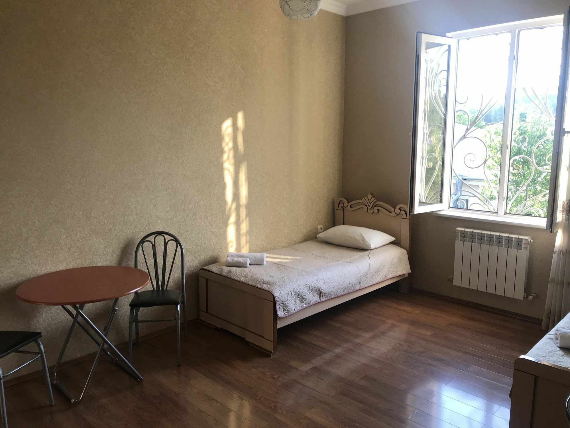 Bajo Guest House Kutaisi Esterno foto