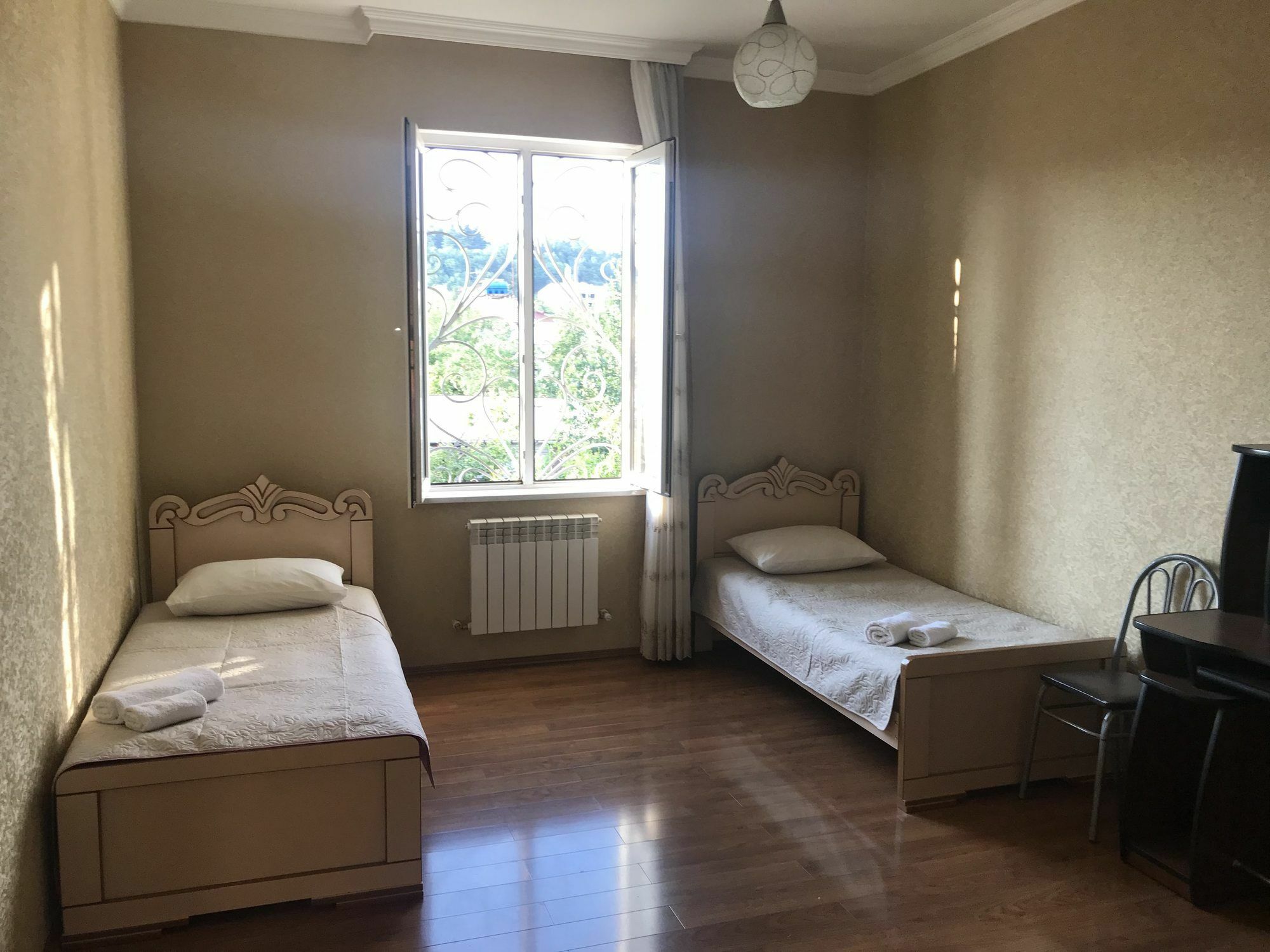 Bajo Guest House Kutaisi Esterno foto